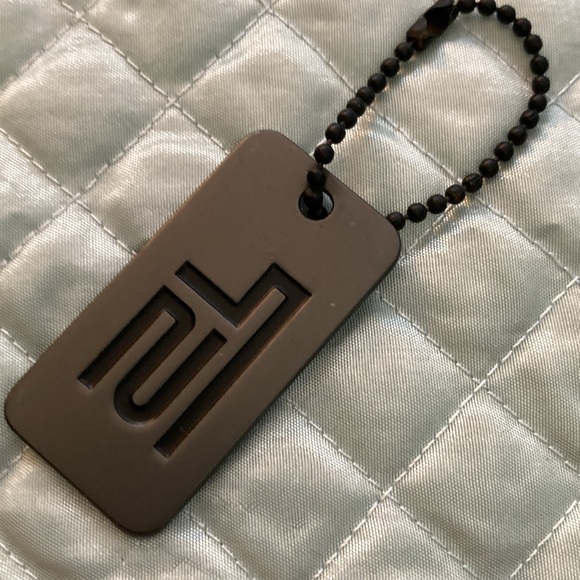 Tumi T2 metal tag fob for bag - Picture 2 of 3